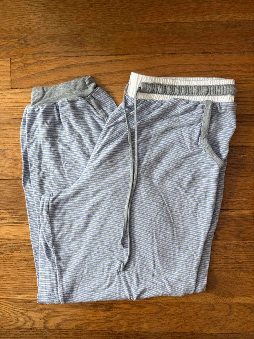 😴 DKNY blue/gray striped lounge joggers. Size M.